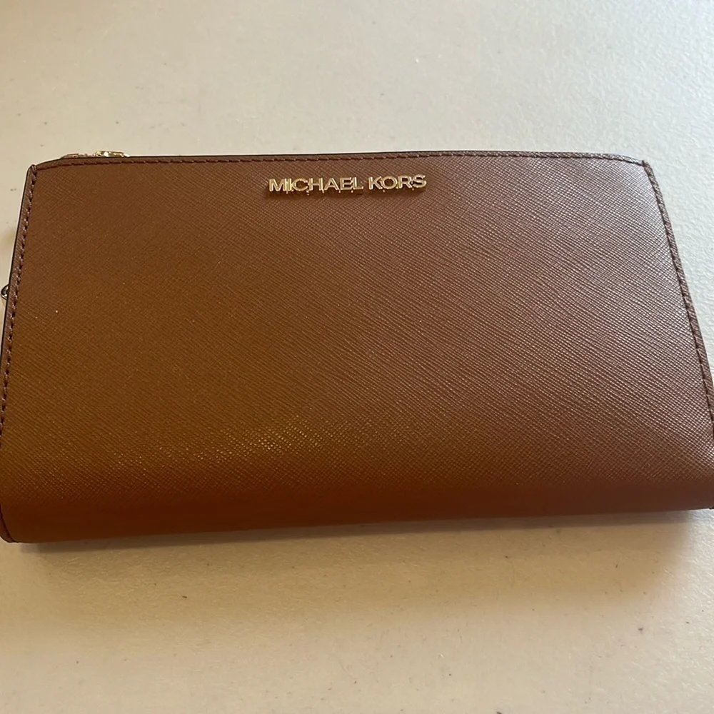 NEW! Michael Kors - jet set travel - leather wristlet